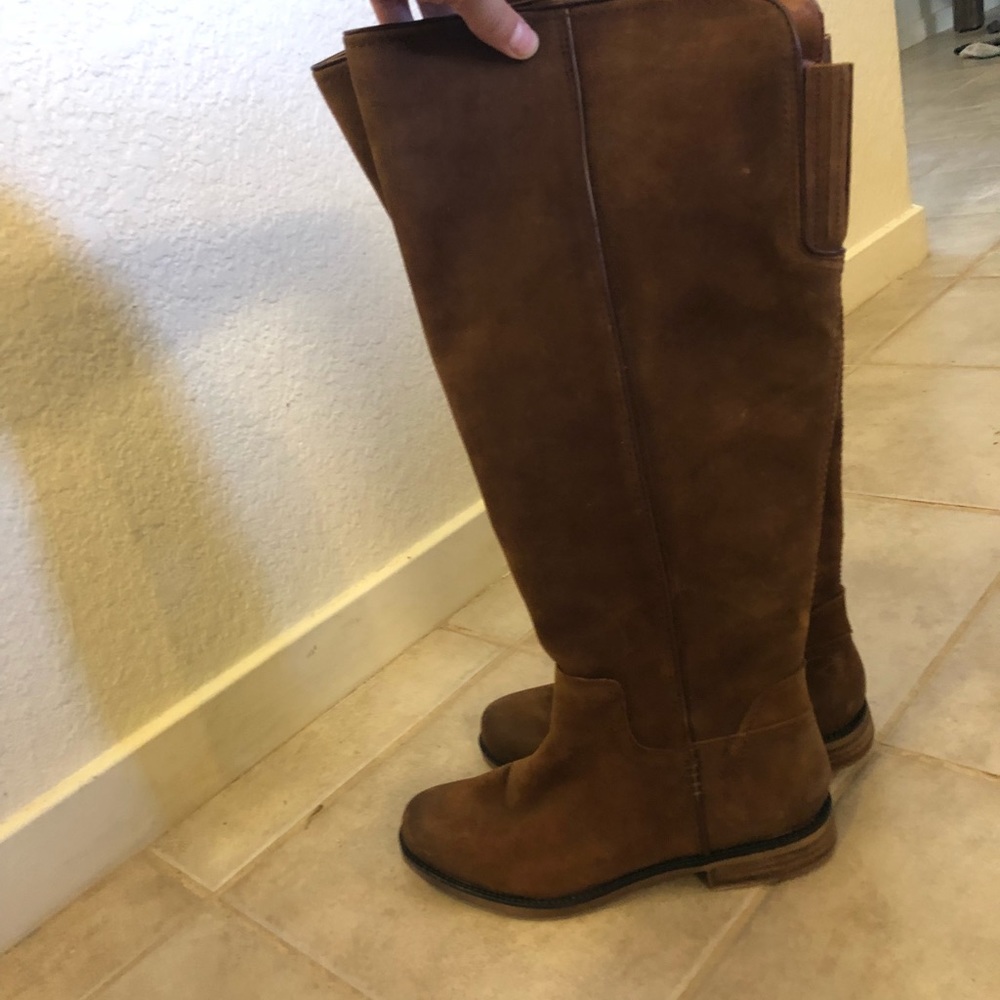 Leather brown boots